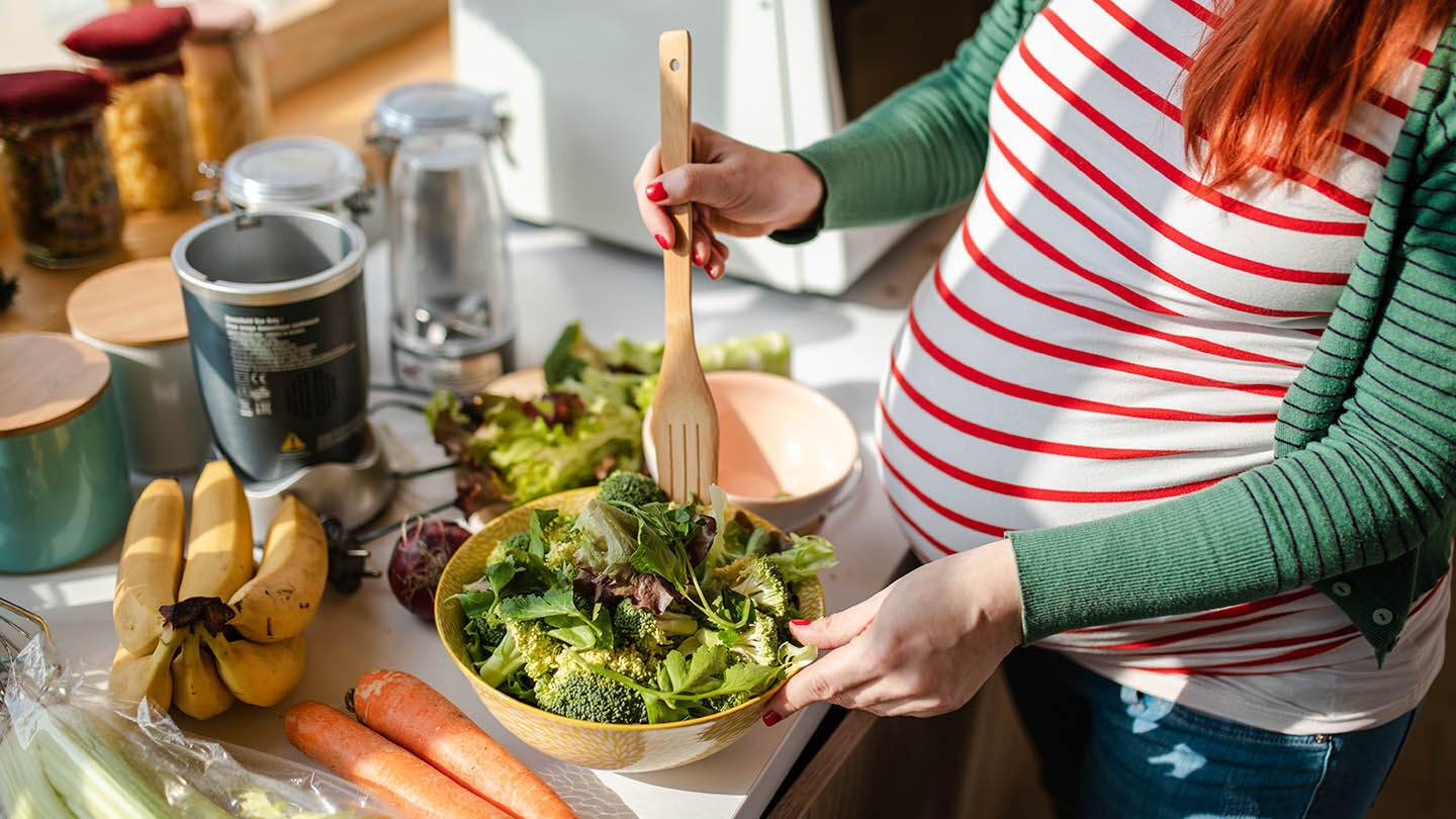 https://www.chicco.be/dw/image/v2/BJJJ_PRD/on/demandware.static/-/Sites-Chicco-Belgium-Library/fr_BE/dw1ea91392/site/advice-pages/alimentation-grossesse.jpg