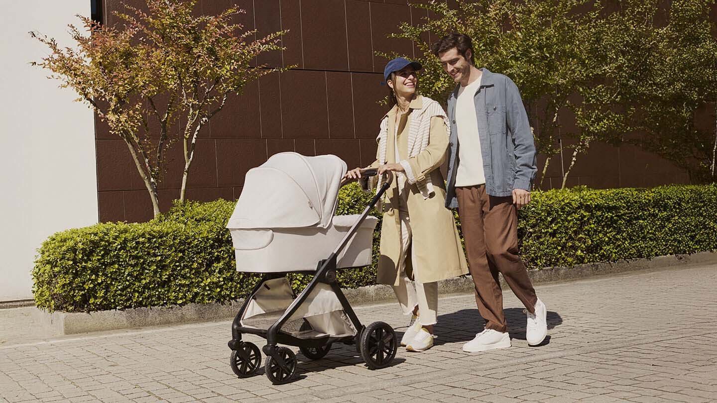 https://www.chicco.be/dw/image/v2/BJJJ_PRD/on/demandware.static/-/Sites-Chicco-Belgium-Library/fr_BE/dw6a699b49/site/13-Conseils/Articles/Promenade/comment_choisir_le_trio_ideal_pour_le_nouveau-ne.jpg