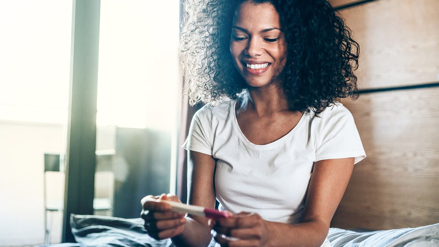 https://www.chicco.be/dw/image/v2/BJJJ_PRD/on/demandware.static/-/Sites-Chicco-Belgium-Library/fr_BE/dw888c3e17/site/13-Conseils/Articles/Succion/test-de-grossesse-quand-et-comment-le-faire.jpg