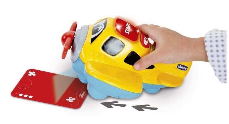 https://www.chicco.be/dw/image/v2/BJJJ_PRD/on/demandware.static/-/Sites-Chicco-Belgium-Library/nl_BE/dw4d6faffb/site/landing-pages/avion-aventure-faq/GIOCO-ADVENTURE-AIRLINES---CODING---ITA-200615-00-740x400_2.jpg
