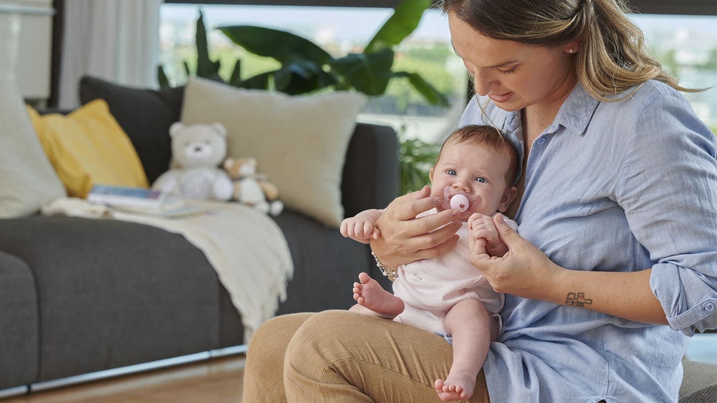 https://www.chicco.be/dw/image/v2/BJJJ_PRD/on/demandware.static/-/Sites-Chicco-Belgium-Library/nl_BE/dw874c703f/site/13-Advies/Artikelen/succion/les-avantages-de-la-sucette.jpg