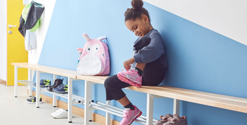 https://www.chicco.be/dw/image/v2/BJJJ_PRD/on/demandware.static/-/Sites-Chicco-Belgium-Library/nl_BE/dwc1acd4f5/site/01-Homepage/scarpine-bts.jpg