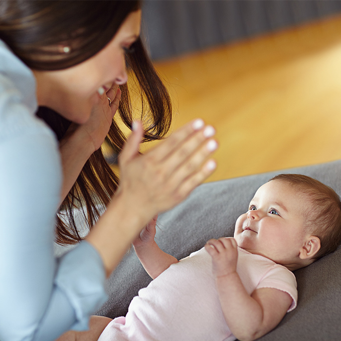 LE DÉVELOPPEMENT DE L'ENFANT AU QUATRIÈME ET CINQUIÈME MOIS